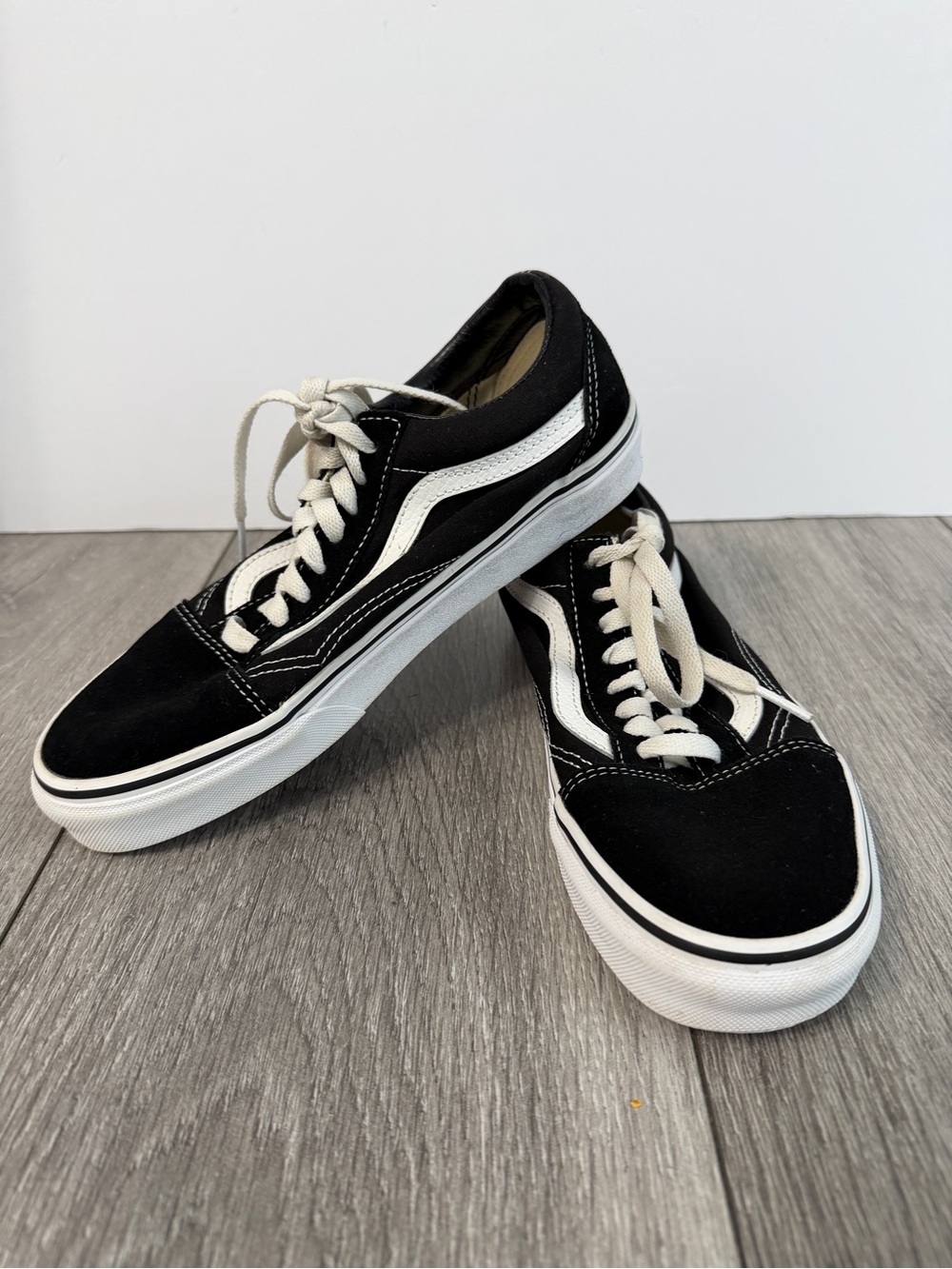 Vans Old Skool Sneakers Men’s or Women’s Black with White Stripes